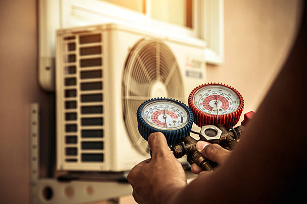 Professional Ac Installation technician working in Agency, MO